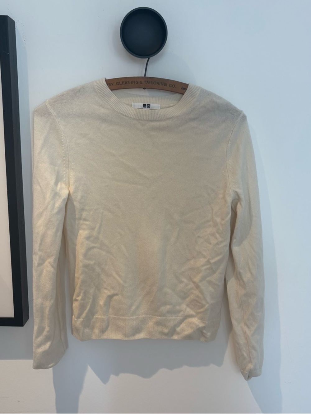 Uniqlo White Cashmere crewneck sweater